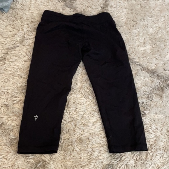 Ivvia Capris - Picture 2 of 3